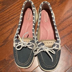Ladies Sperry deck shoes EUC